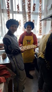 Photo 5402281187591973297 Y